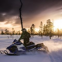 snowmobiles-2035500__340