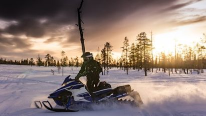 snowmobiles-2035500__340