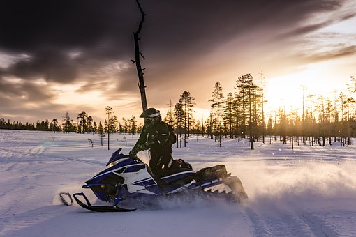 snowmobiles-2035500__340